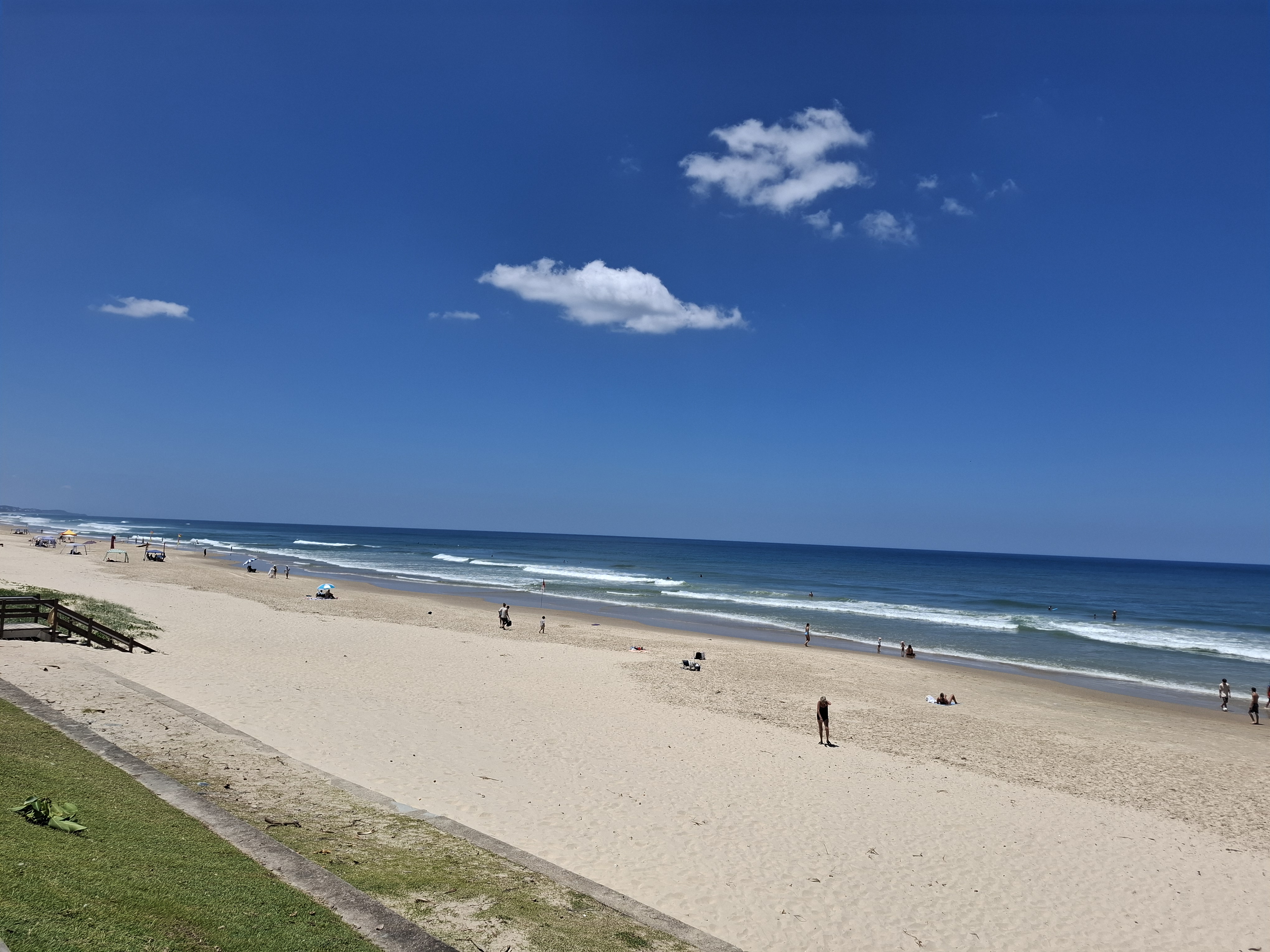 Coolum-beach-expanse-of-sand