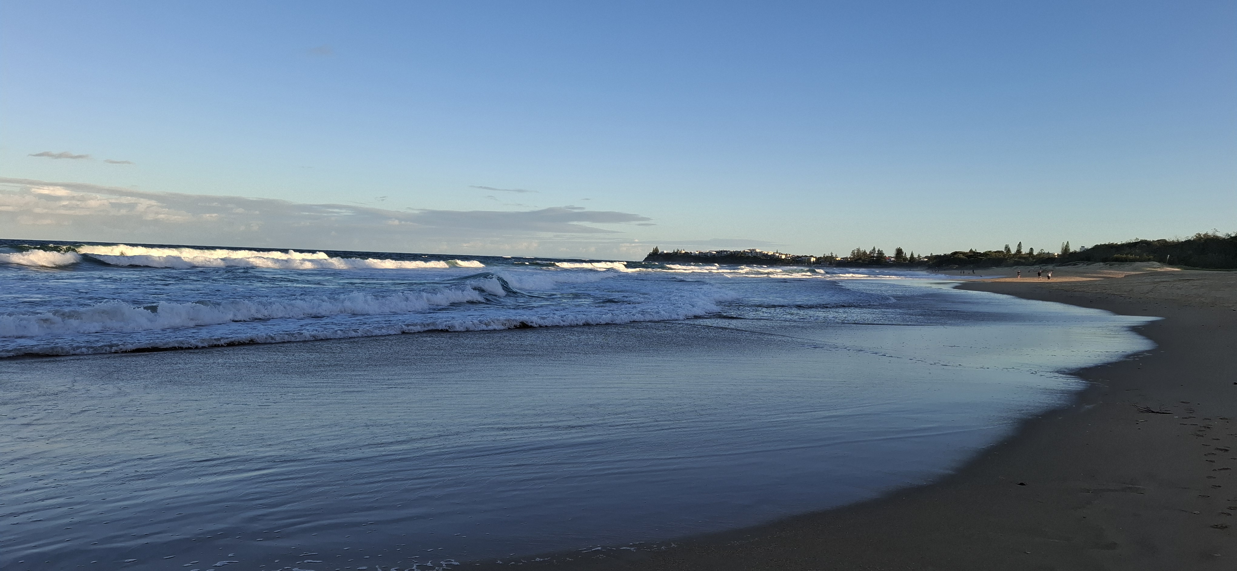 Currimundi-beach-expanse-of-sand-sea