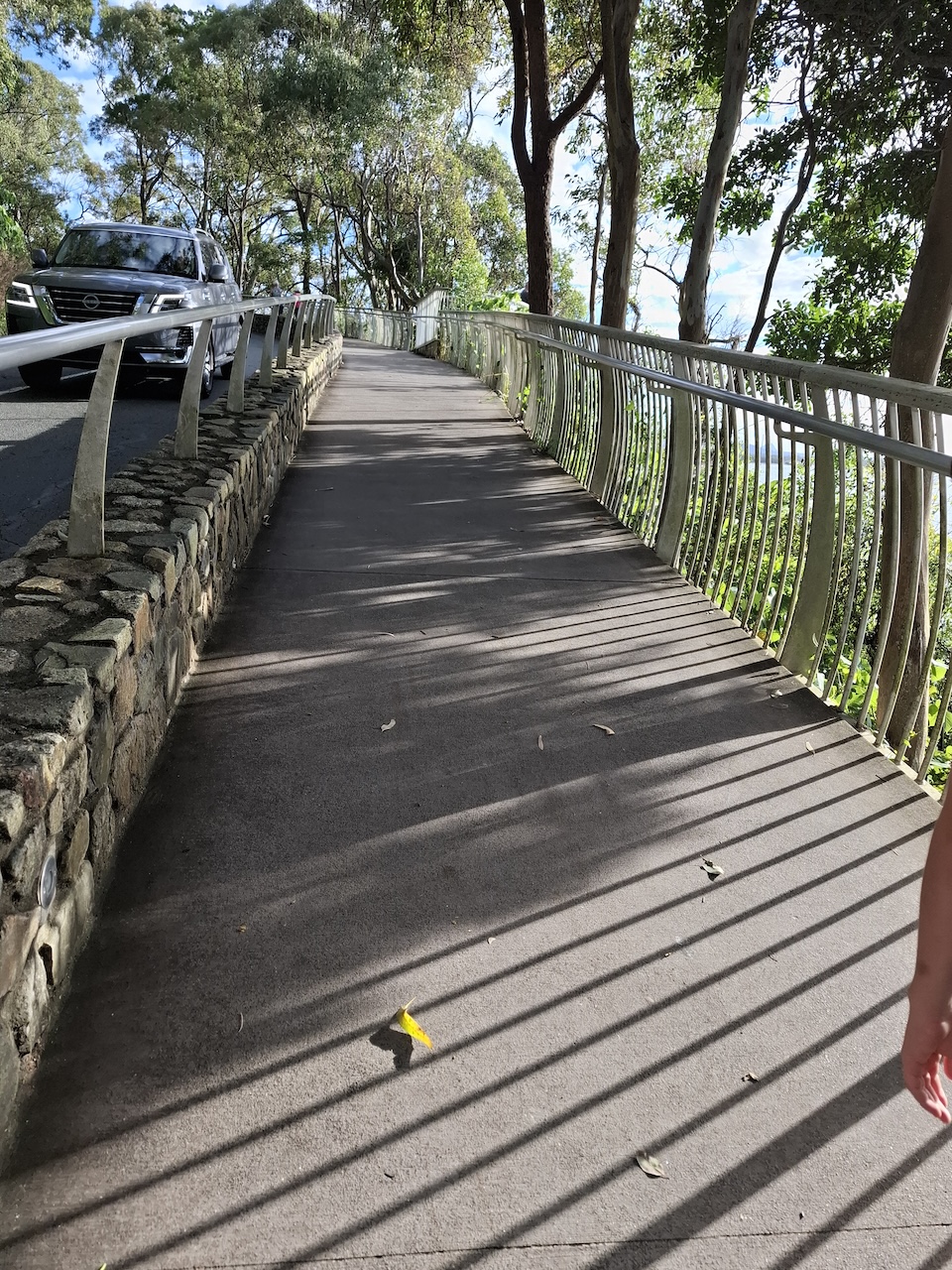 noosa-waterfront-walk-paved-path noosa-waterfront-walk-paved-path