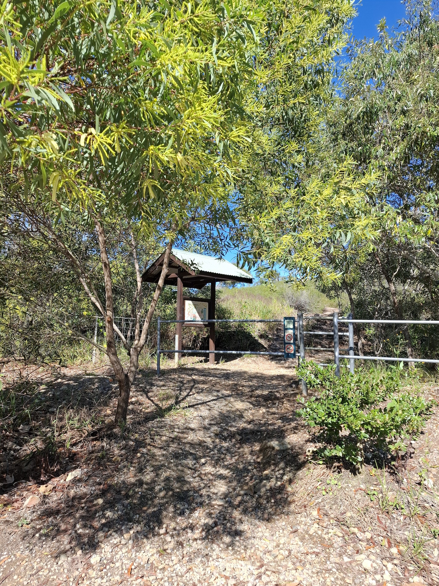 Marker at the start of Emu trail